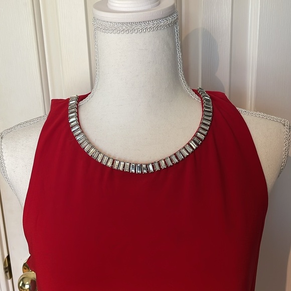 MSK Brand Ladies Red Sleeveless Dressy Top with Metallic Detail. Medium - Picture 5 of 10